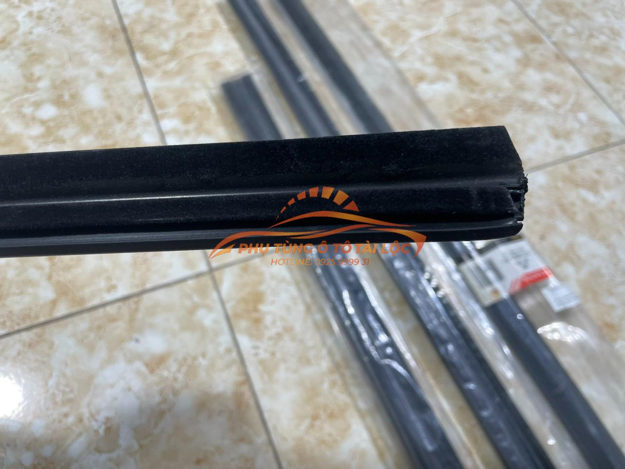Nẹp ngoài chân kính Ford Mondeo 2004 2007 1S71F20563AL 1S71F20562AL - Phụ Tùng Tài Lộc - Ảnh 2