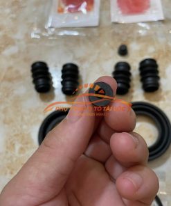 Cupen chụp bụi phanh sau Mazda CX9 2011-2017 chính hãng L2Y62646ZA