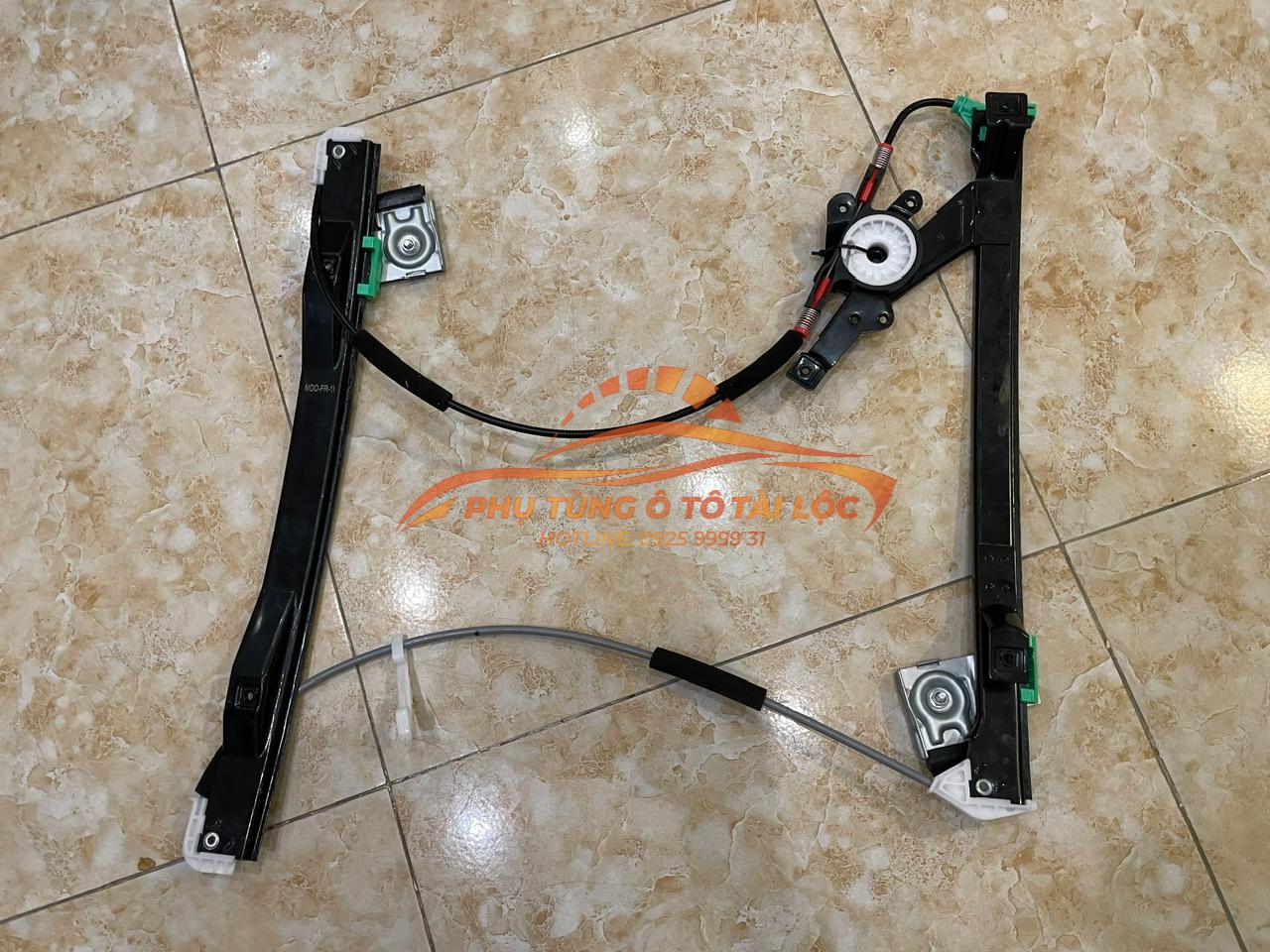 Compa lên kính Ford Mondeo 2003-2007 trước phụ RH LD – LE1S71F23200BM / LK1S71F23200AA