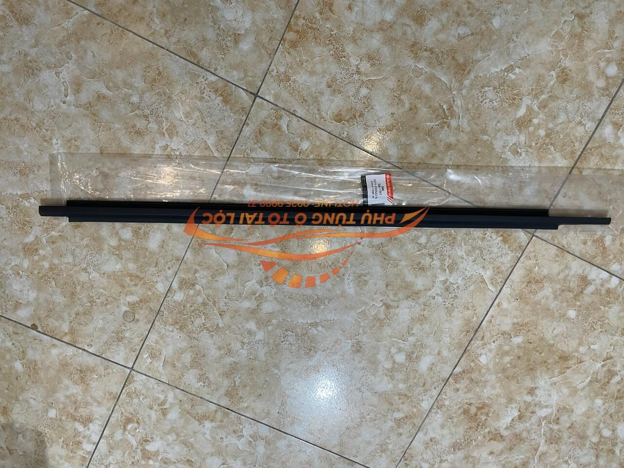 Nẹp ngoài chân kính Ford Mondeo 2003-2007 trước phụ RH - 1S71F20562AL