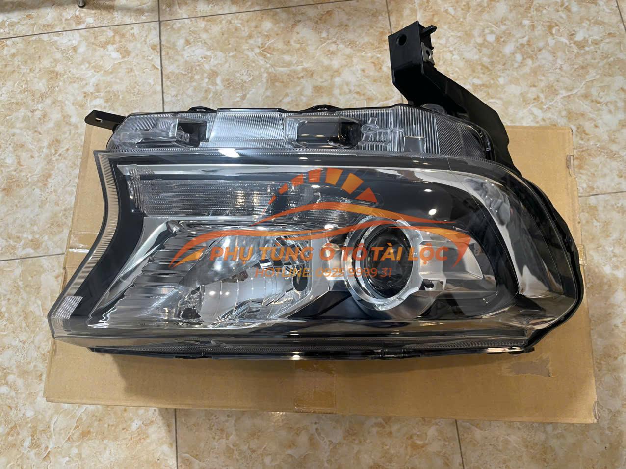 Đèn pha bên phụ RH Ford Ranger 3.2 2016-2018 EB3B13W029PP / EB3Z13008FM