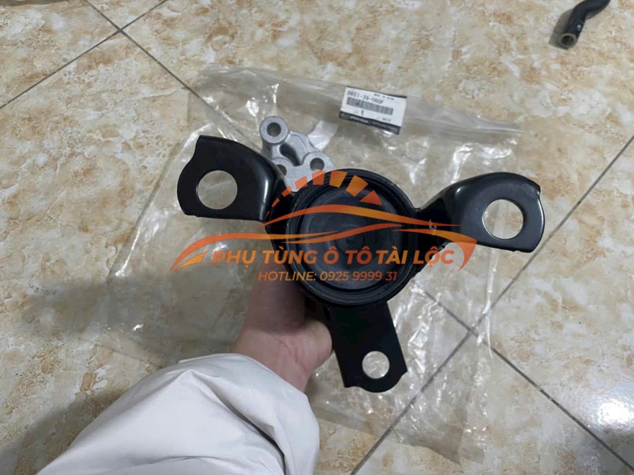 Chân đầu máy Mazda bt50 2012-2020 D65139060F