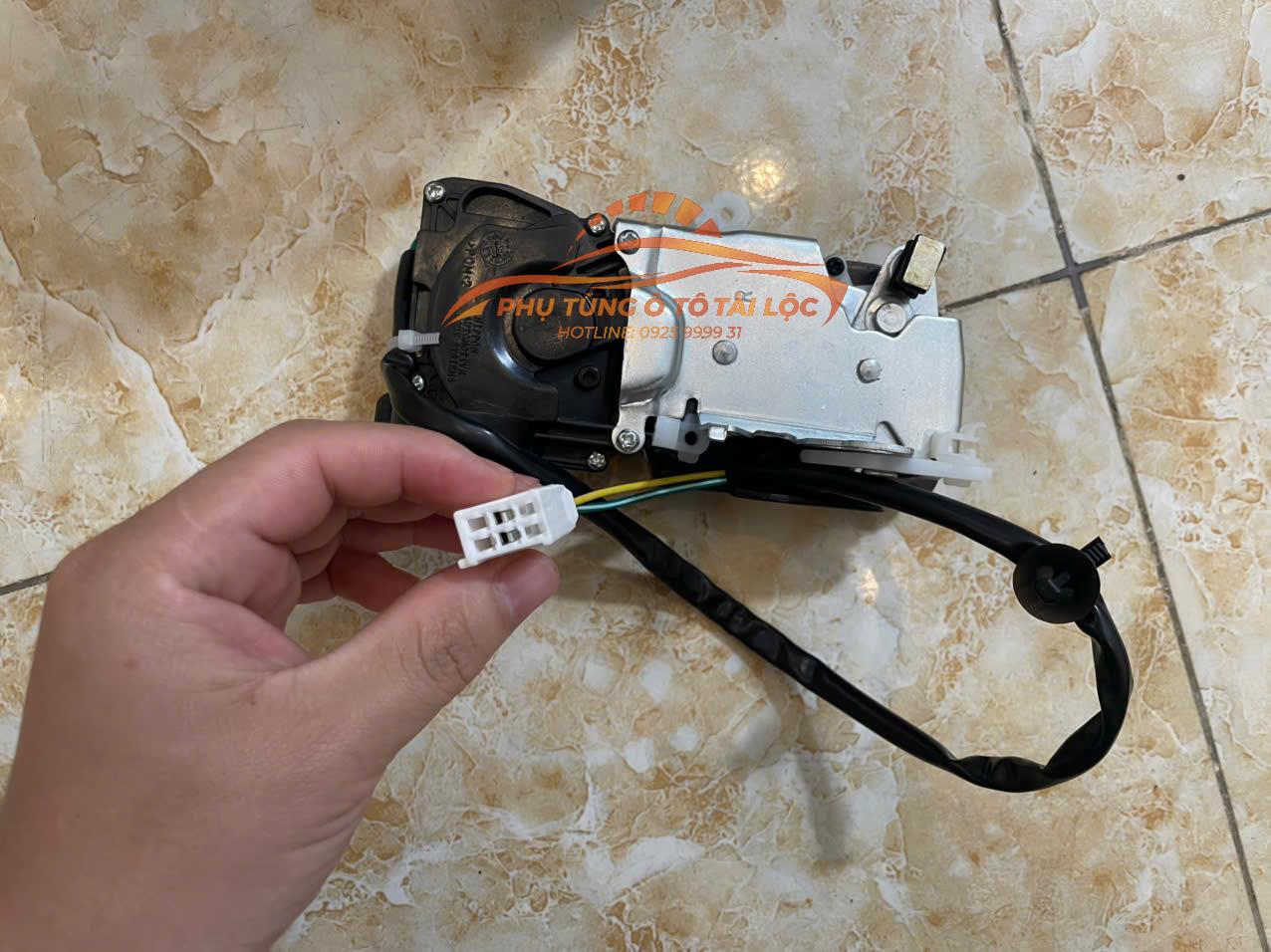 Ổ khóa ngậm trước bên phụ RH Ford Laser 2001-2005 BJ3D58310 BJ3D58310E