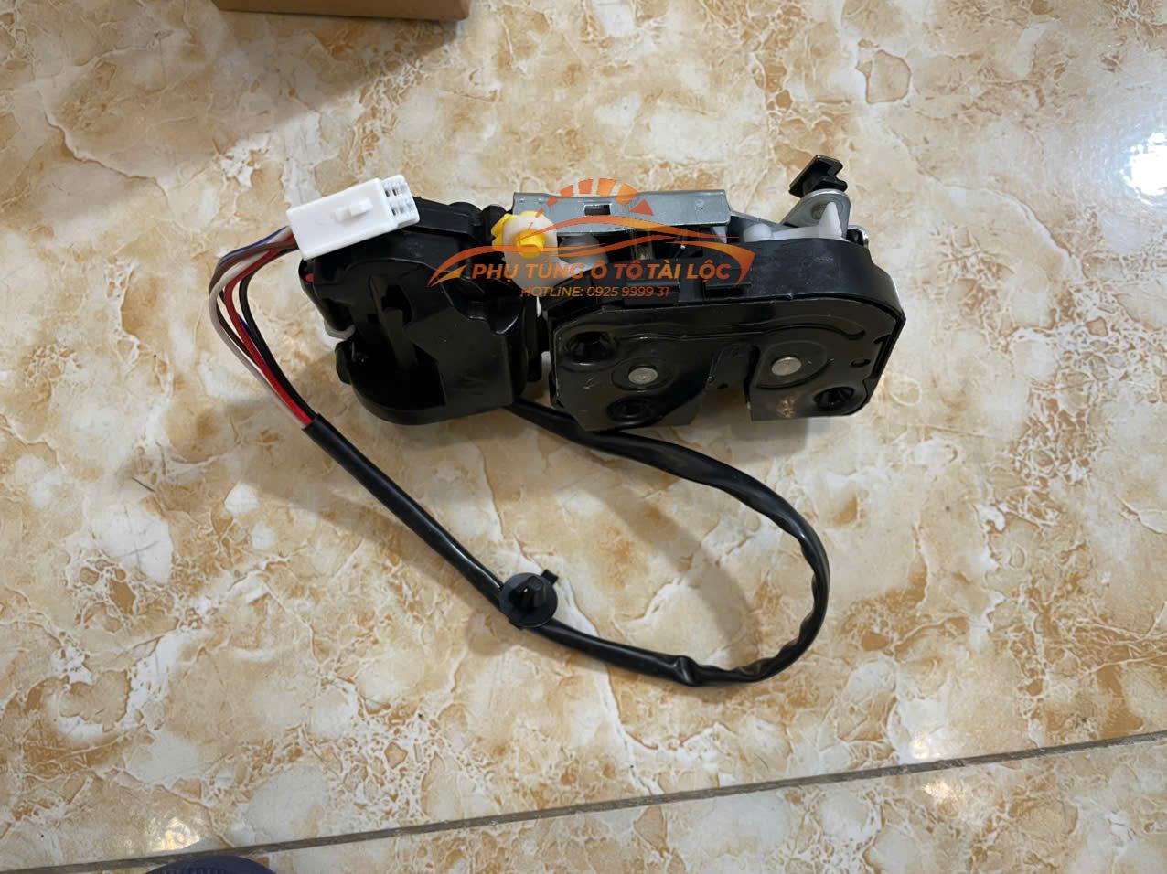 Ổ khóa ngậm trước bên lái LH Ford Laser 2001-2005 BJ3D59310