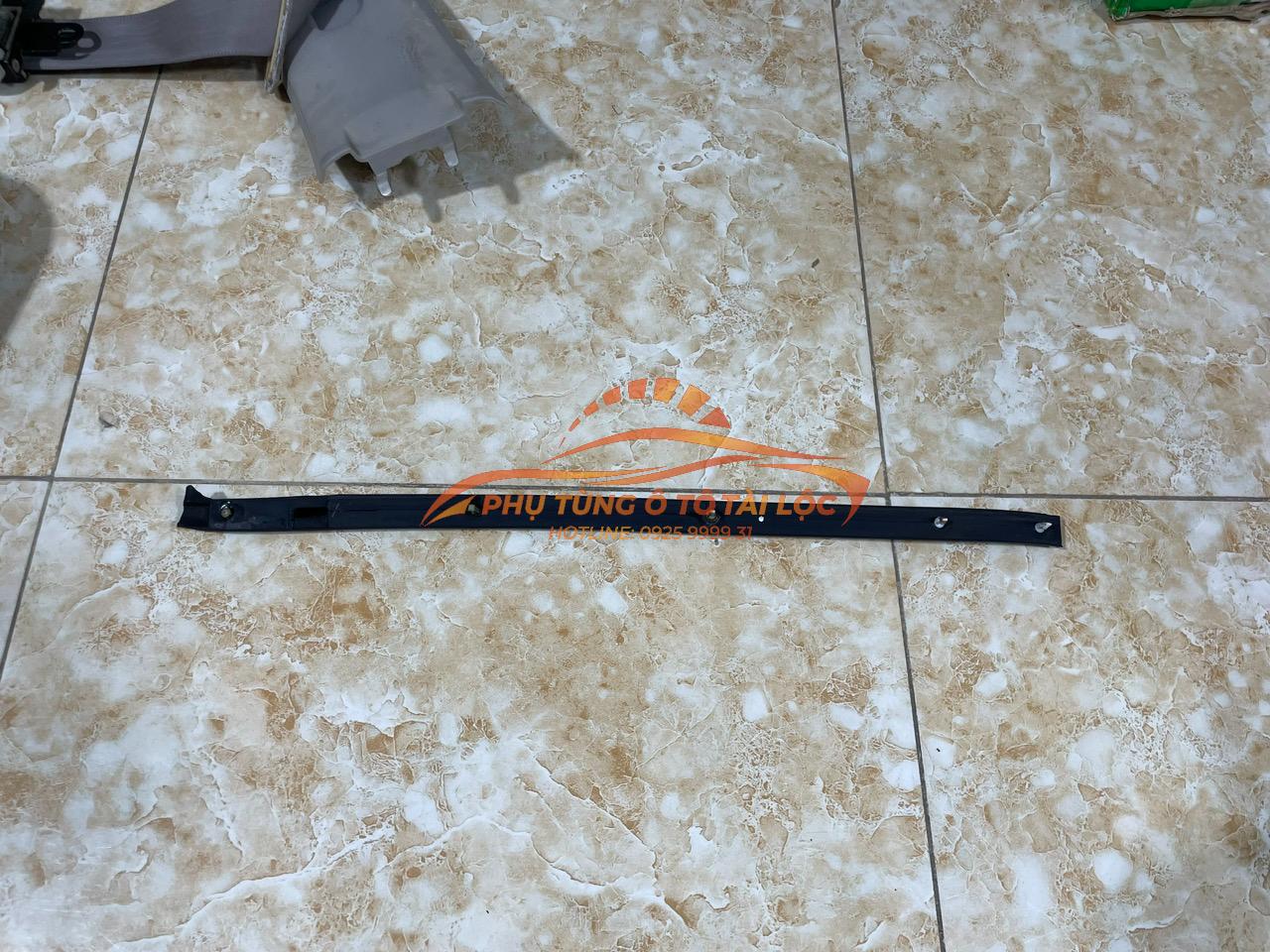 Chỉ cột b Mazda 626 2001-2005 - Phụ Tùng Tài Lộc
