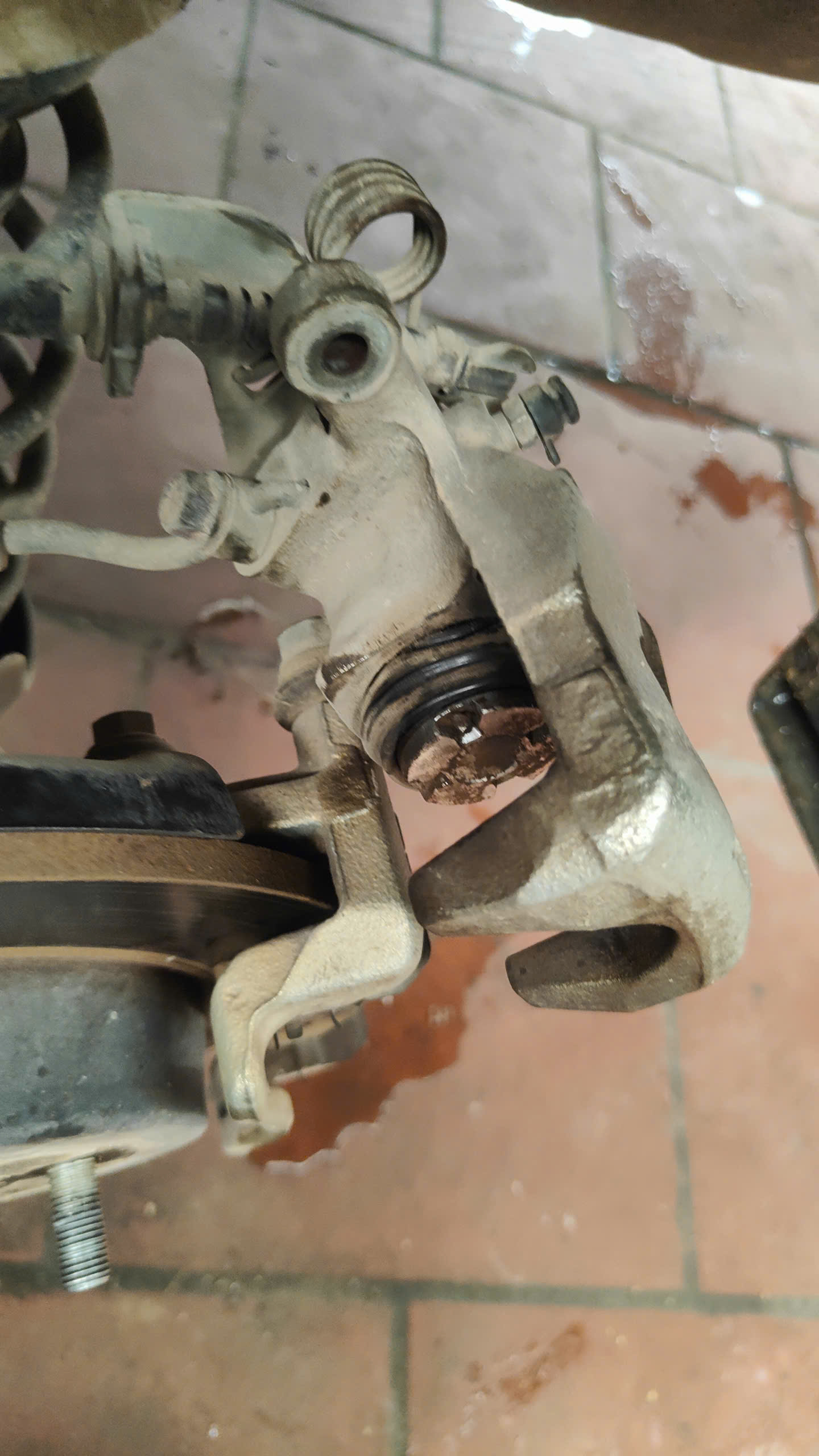 Cupen chụp bụi Hyundai Accent 2011–2016 - Phụ Tùng Tài Lộc - Ảnh 6