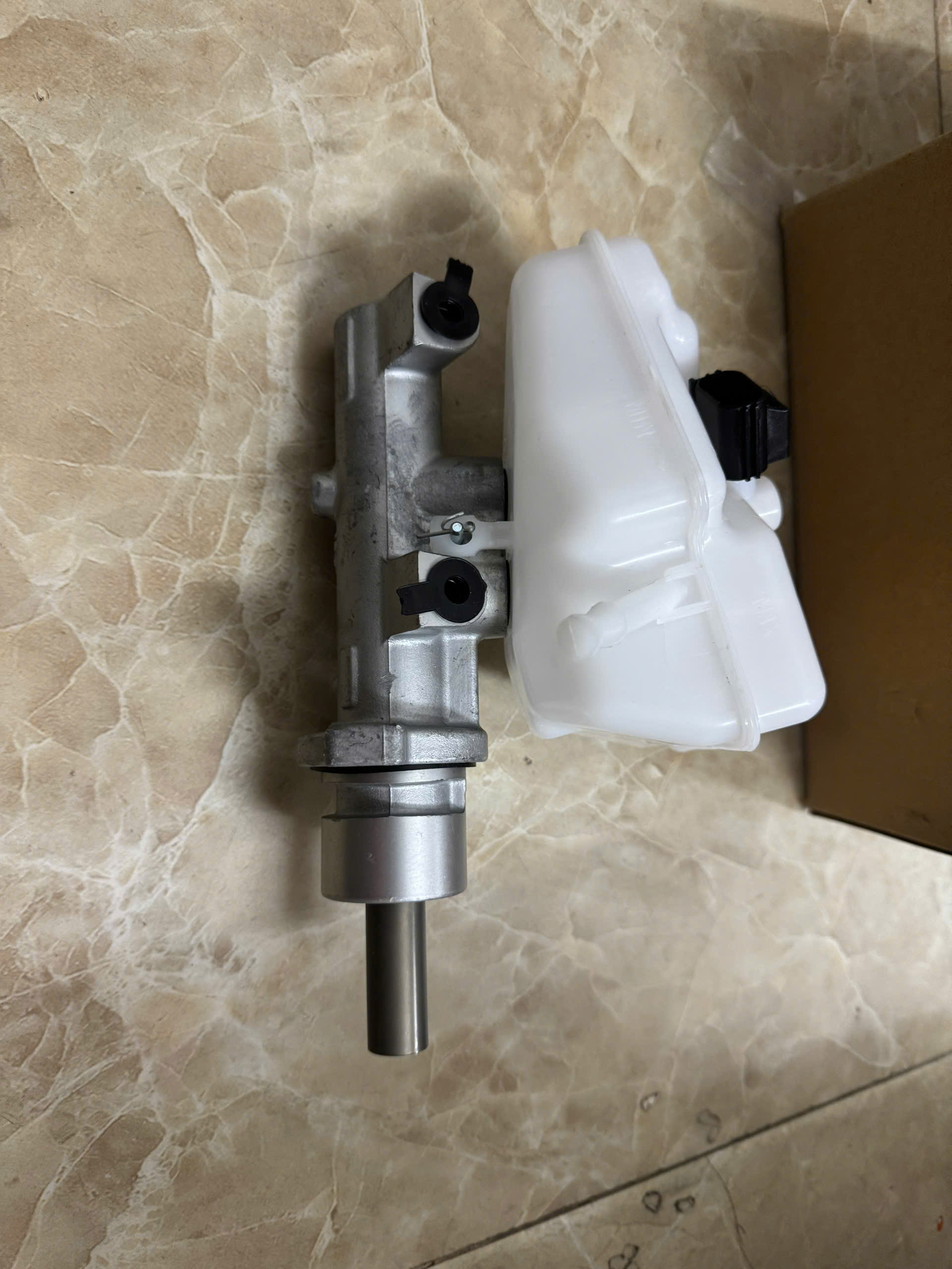 Tổng phanh Ford Mondeo 2003-2007 - LE2S712140CC - Phụ Tùng Tài Lộc