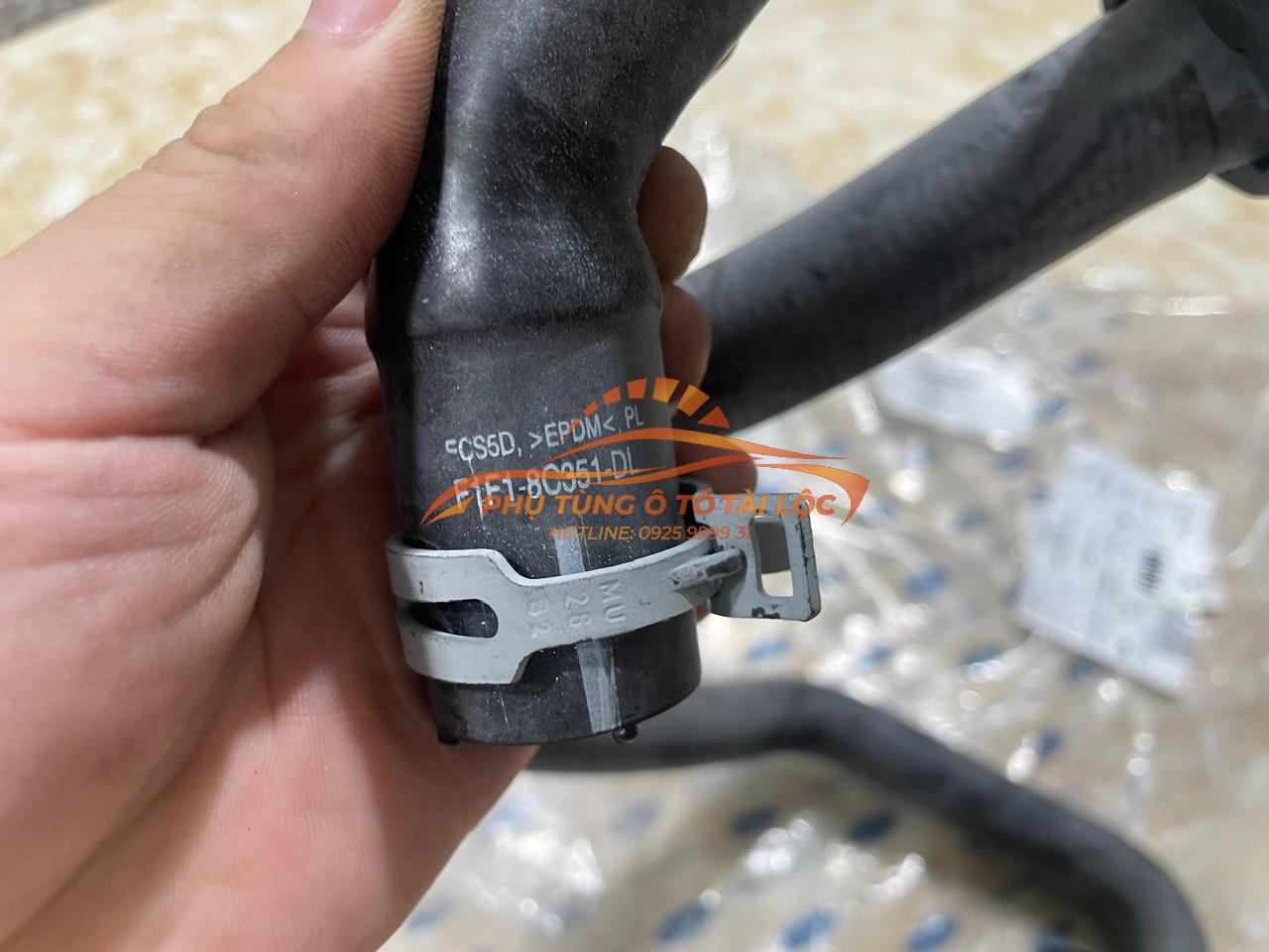 Ống két nước làm mát bằng cao su kết hợp với vật liệu dệt Ford Focus 2015-2019 - F1FZ8075D / F1F118C351DL - Phụ Tùng Tài Lộc - Ảnh 5