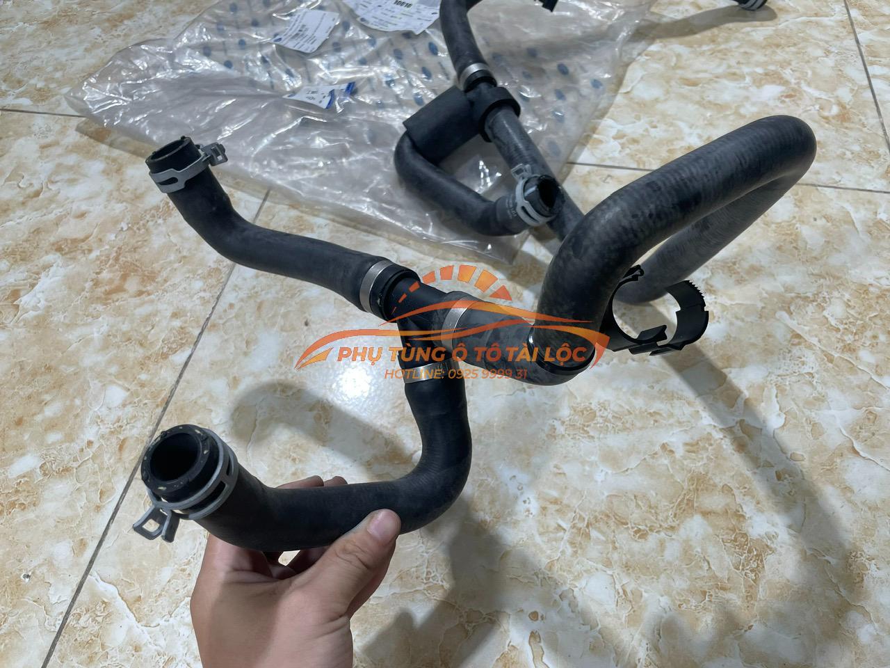 Ống két nước làm mát bằng cao su kết hợp với vật liệu dệt Ford Focus 2015-2019 - F1FZ8075D / F1F118C351DL - Phụ Tùng Tài Lộc - Ảnh 6