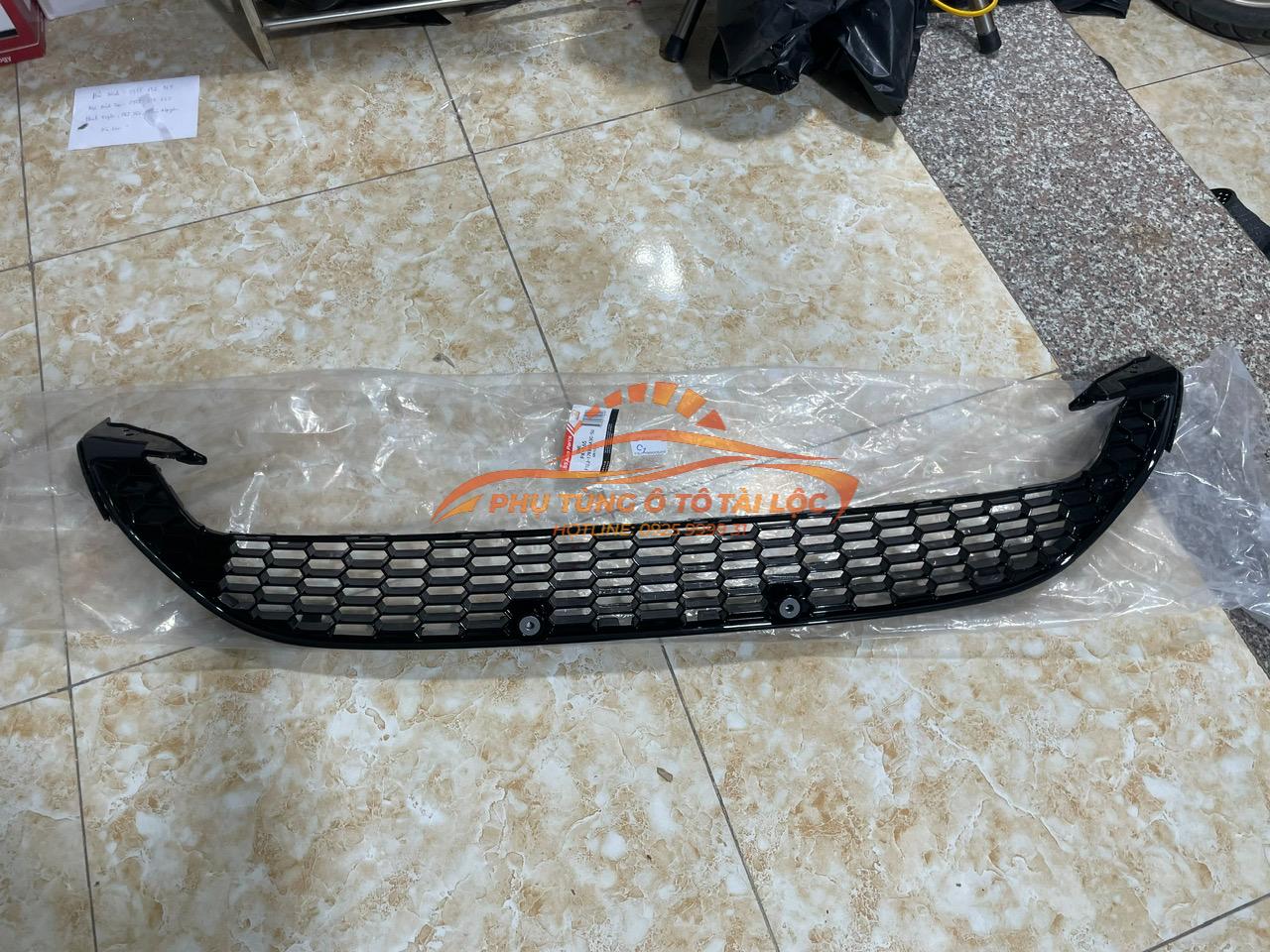 Lưới ba đờ xốc trước Ford Focus Lưới cản trước Ford Focus 2015-2019 - F1EJ17K945A3C5UAW - Phụ Tùng Tài Lộc