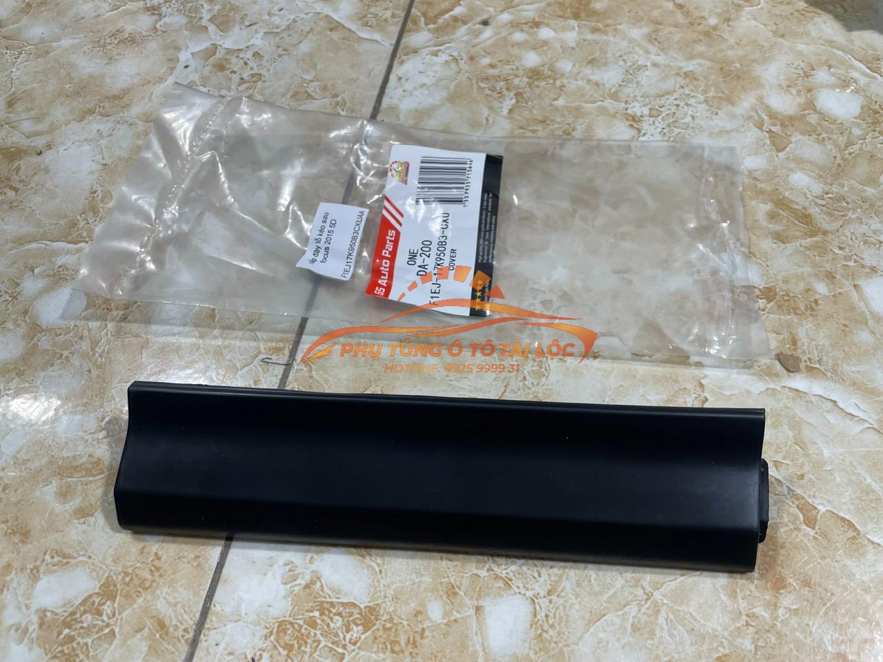 Ốp lỗ kéo xe sau Ford Focus 2015-2019 – F1EZ17F759BB / F1EJ17K950B3C - Phụ Tùng Tài Lộc
