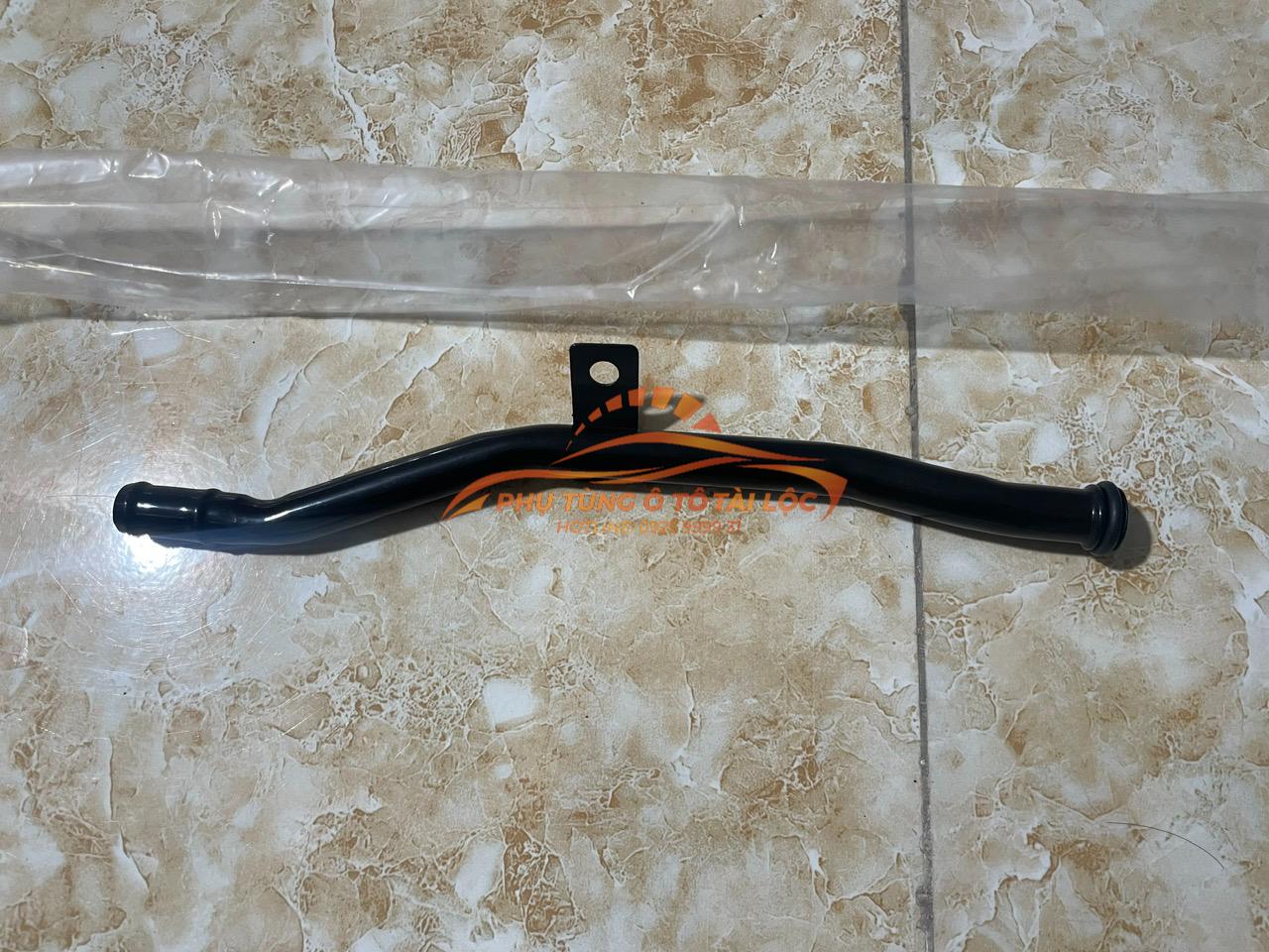 Tuy ô nước từ van hằng nhiệt về cụm chia nước Ford Laser 2001-2005 – FSM315270A - Phụ Tùng Tài Lộc