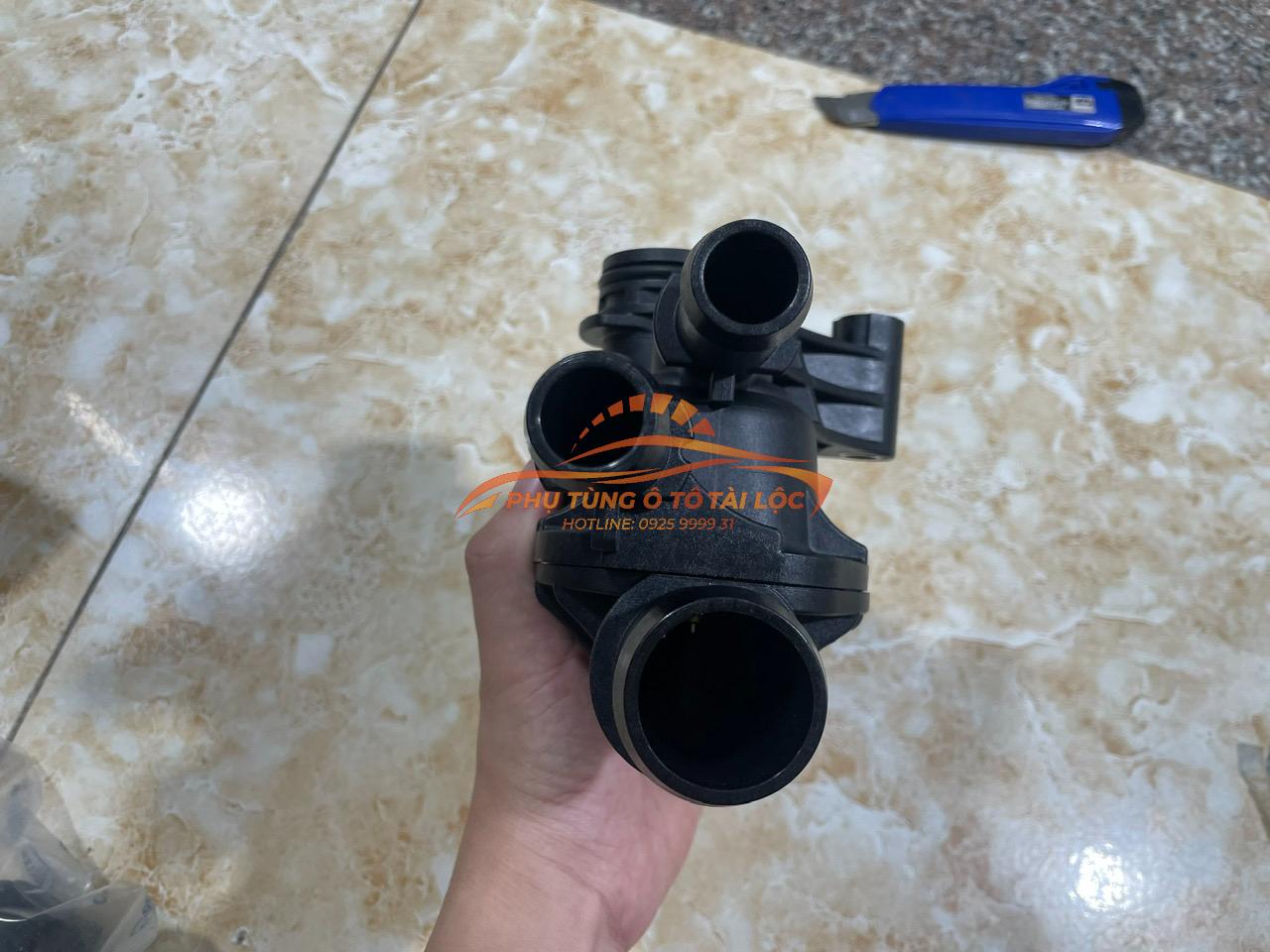 cổ nước làm mát động cơ Ford Focus 2015-2019 1.5 – DS7Z8K556L / DS7G8K556CD - Phụ Tùng Tài Lộc - Ảnh 5