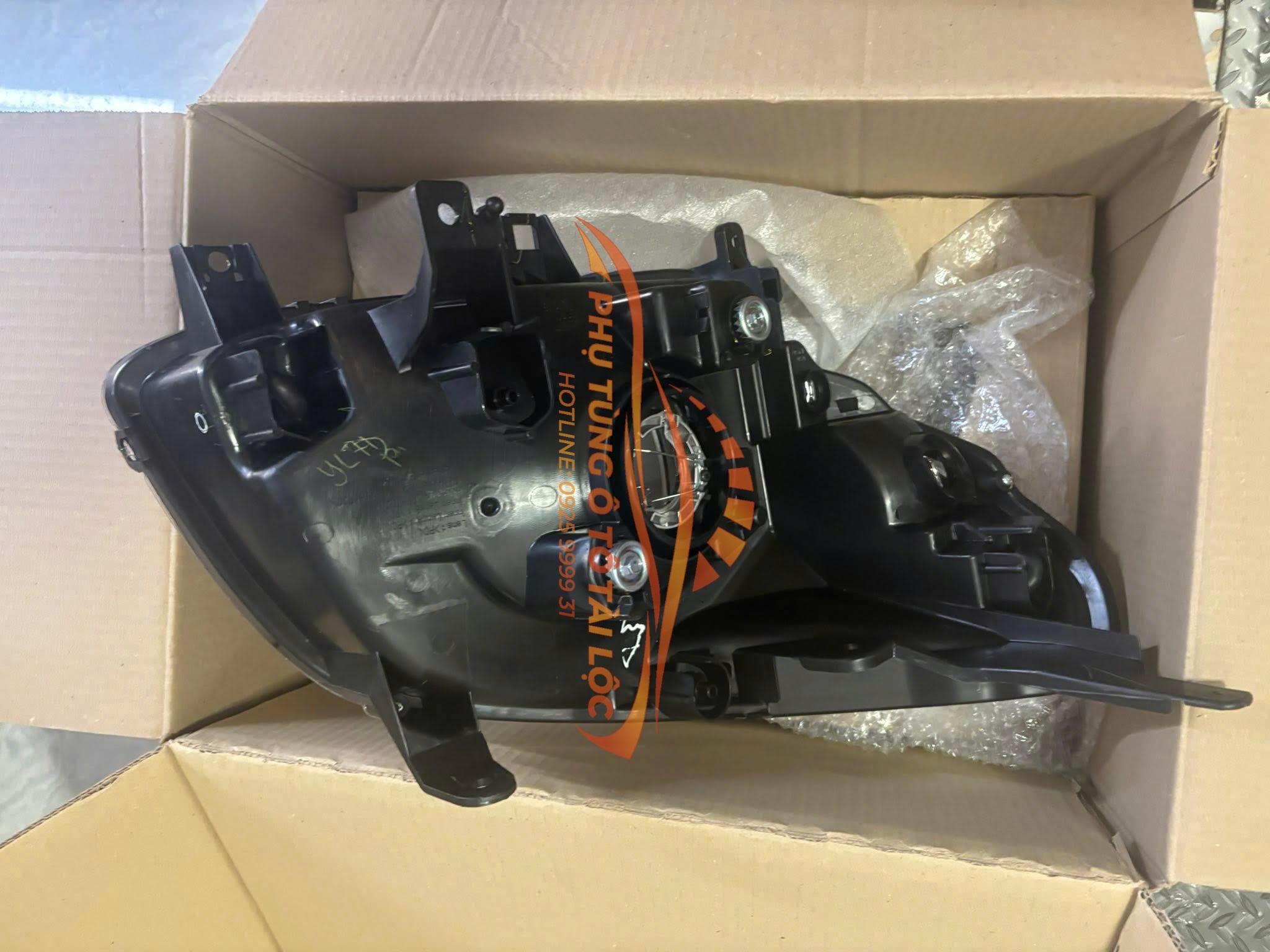 Đèn pha Ford Everest 2009-2012 - UF6A510L0