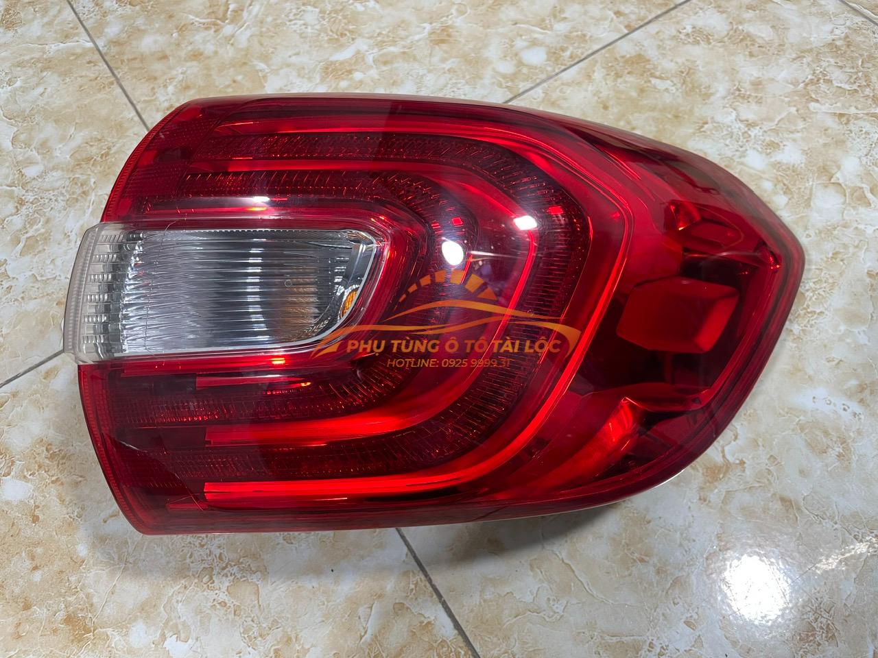 Đèn hậu ngoài Ford Everest 2018-2021 - EB3B13404BF