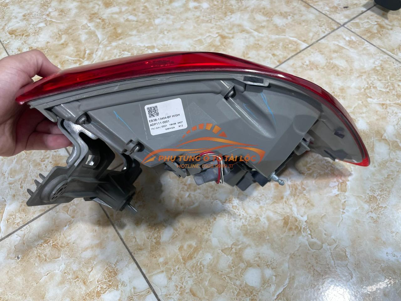 Đèn hậu ngoài Ford Everest 2018-2021 - EB3B13404BF