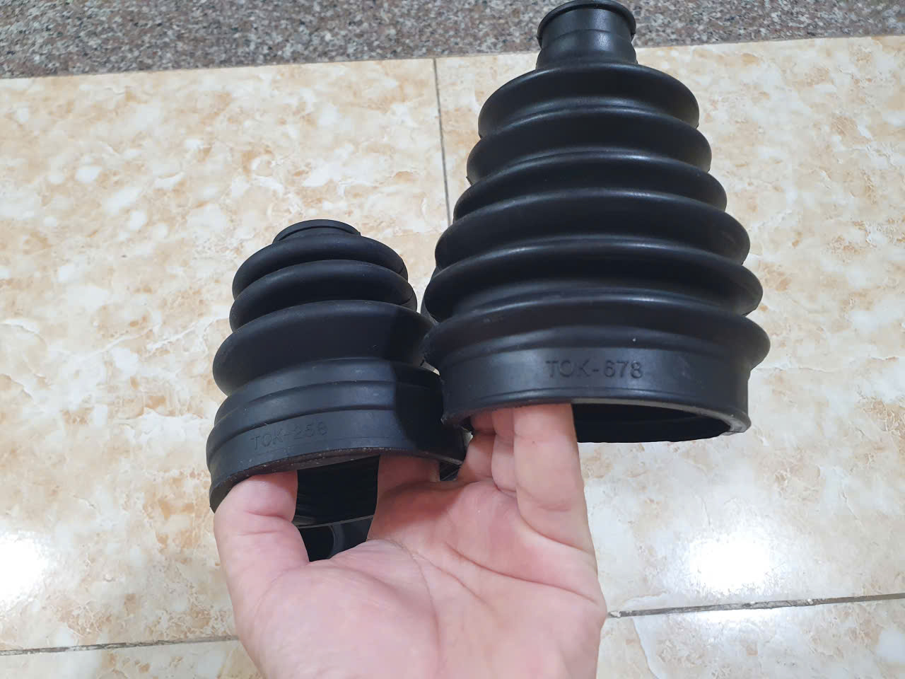Cao su láp ngoài Ford Laser 2001-2005 44315SM4003