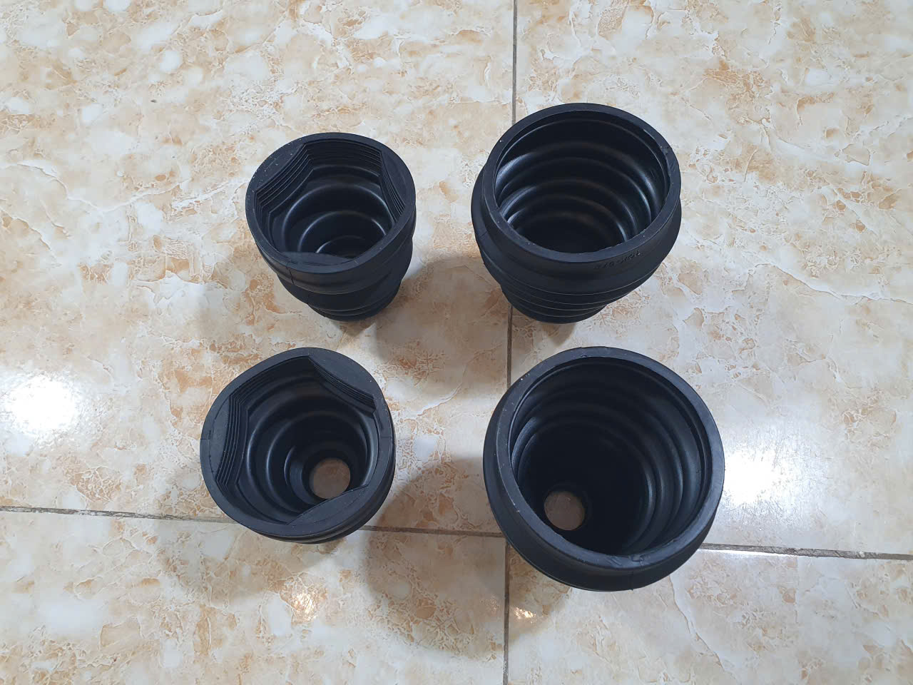 Cao su láp ngoài Ford Laser 2001-2005 44315SM4003
