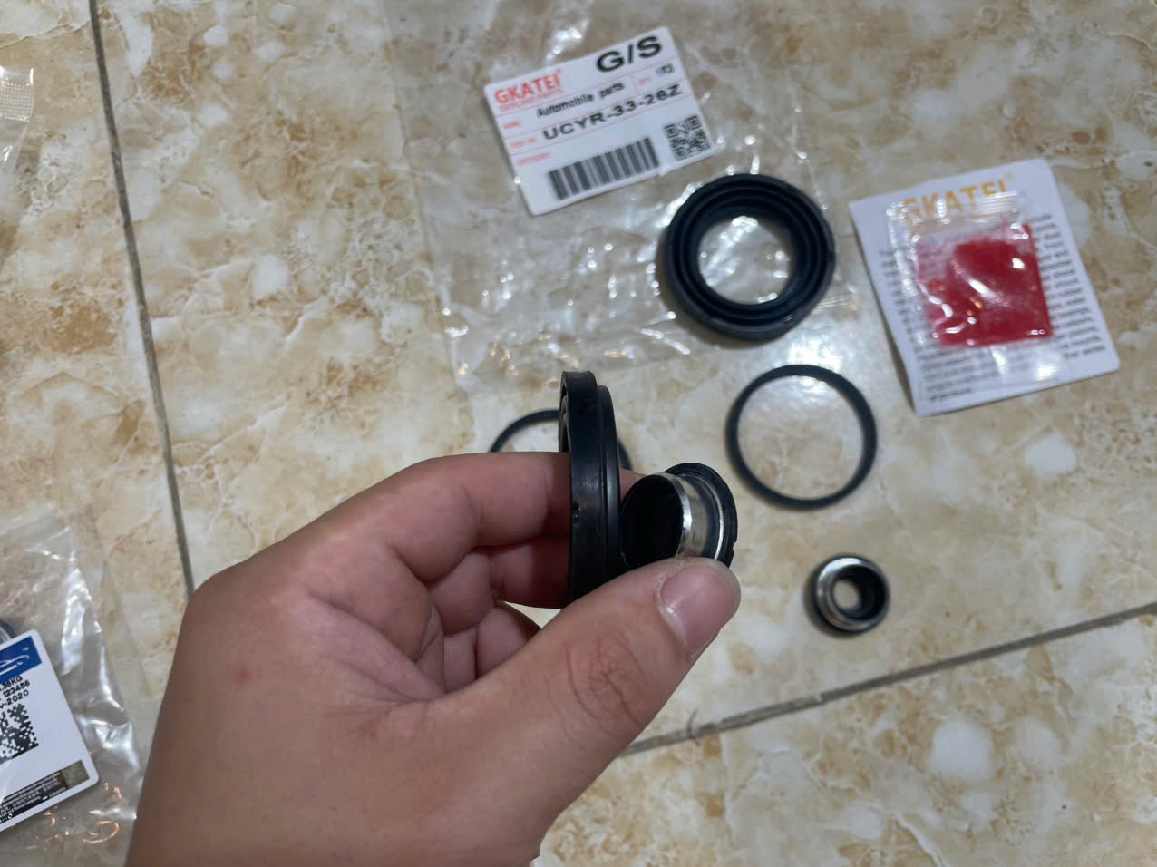 Cupen chụp bụi phanh trước Ford Ranger 2013-2018 AB312L484AA